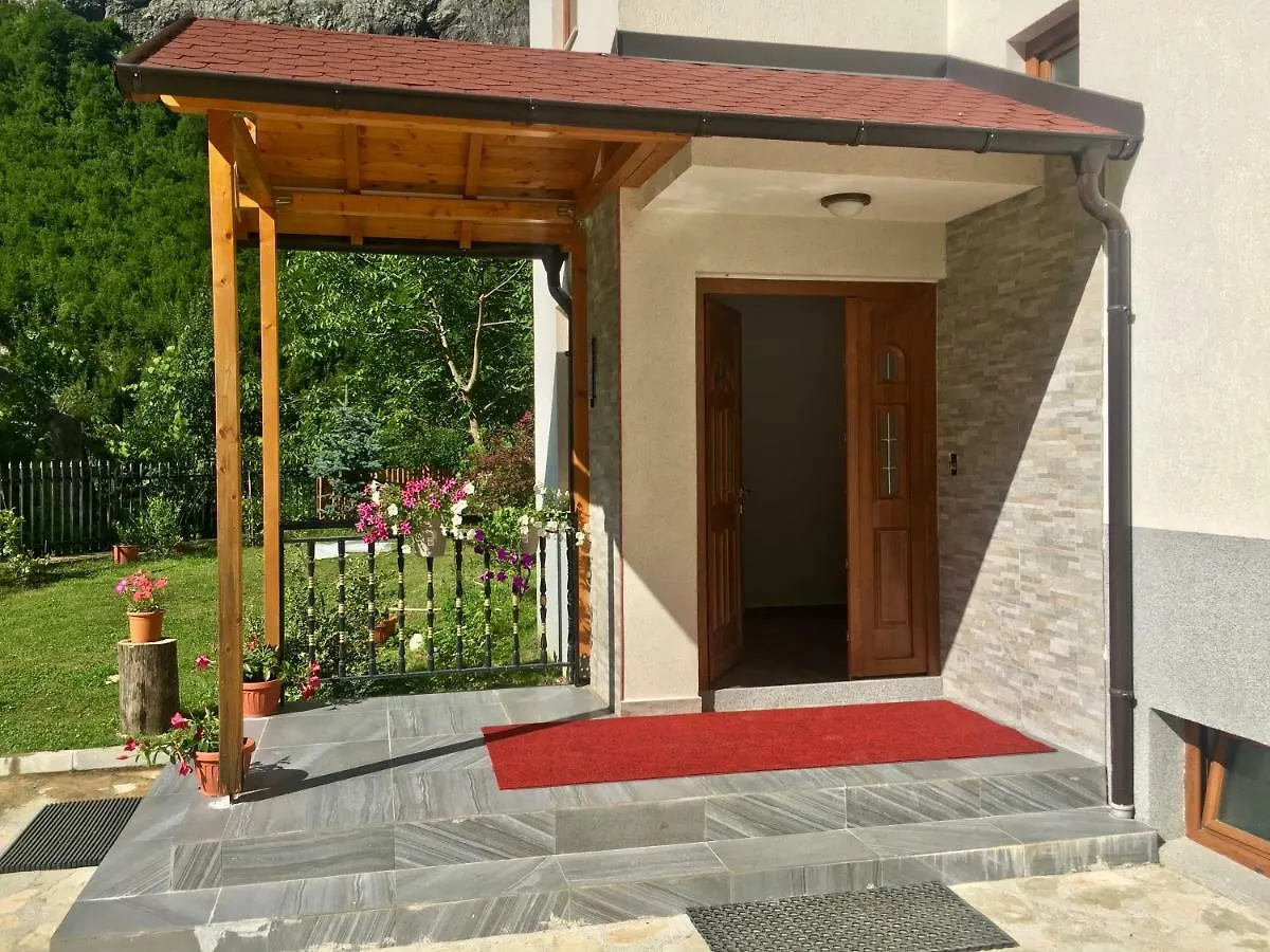 Vila Alexander B&B Valbone 0*,  Albania